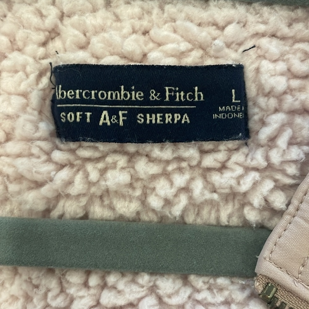 Abercrombie and Fitch soft light pink Sherpa - Picture 2 of 4